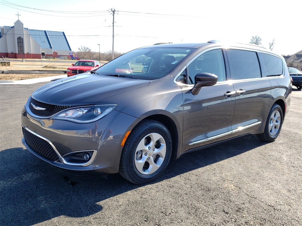 PreOwned 2017 Chrysler Pacifica Touring L Plus 4D